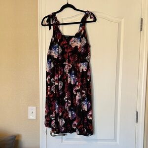 Torrid Floral Tie-Shoulder Sundress in Black with Multicolor Blooms size 1